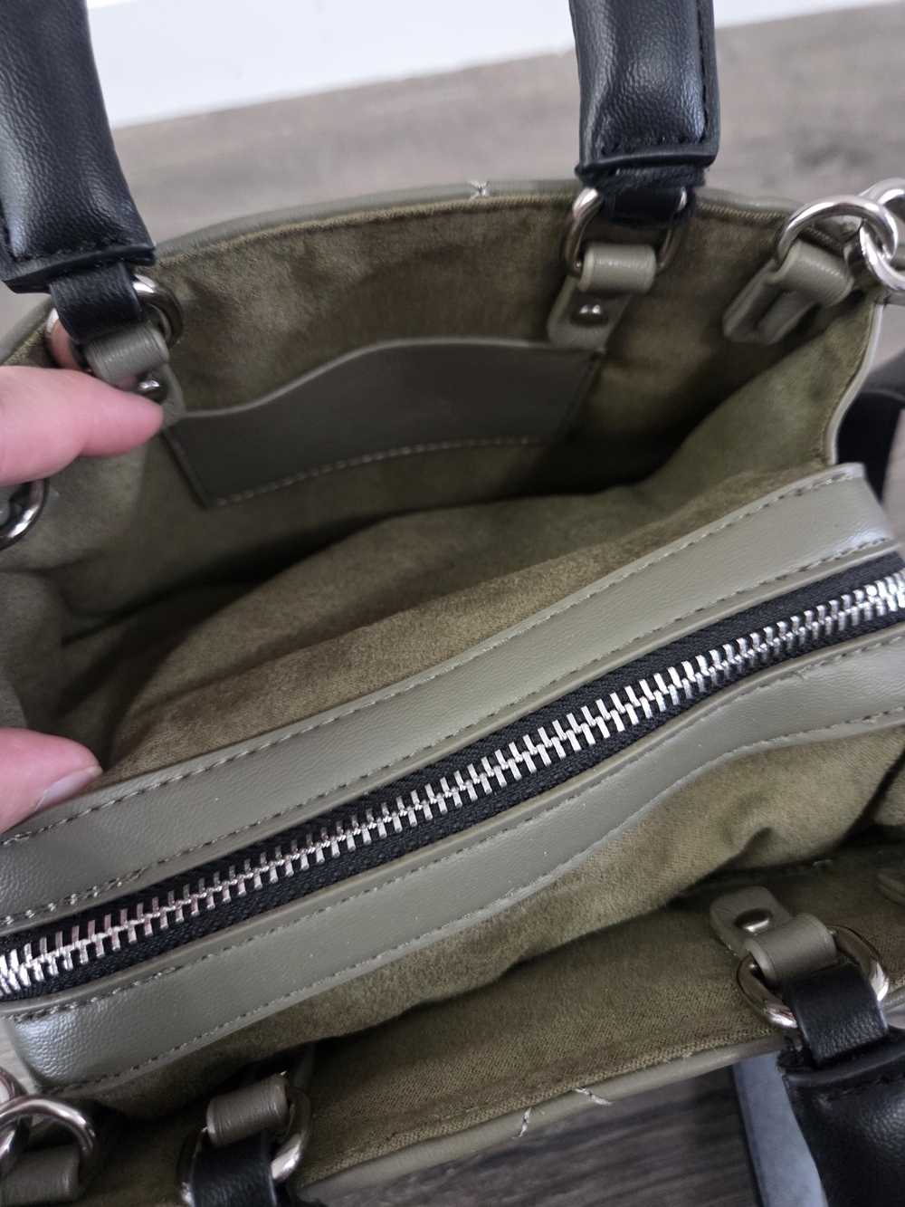 Steve Madden Olive Green Quilted Crossbody Bag NWT - Picture 5 of 10